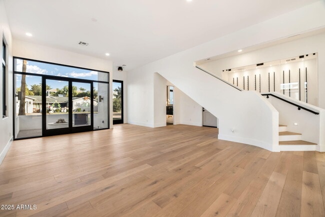 Building Photo - 4120 N 44th Pl