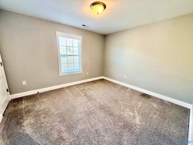 Building Photo - 5031 SE Valley Cove Dr