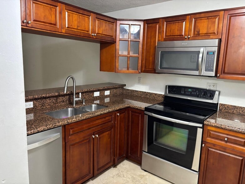 Building Photo - 9959 Nob Hill Pl