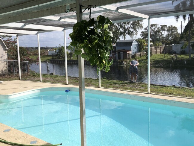 Building Photo - 10154 118th Ave