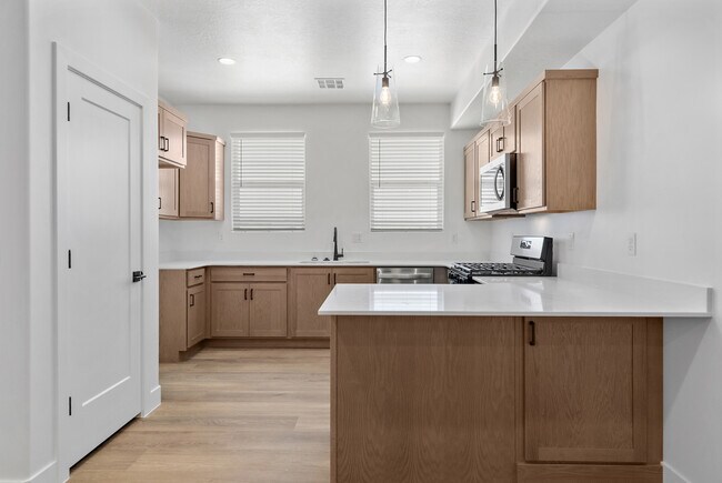 Building Photo - 1082 W Albertine Ln