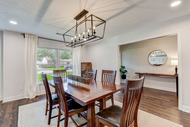 Building Photo - 10707 Piping Rock Ln