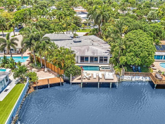 Building Photo - 1640 NE 43rd St