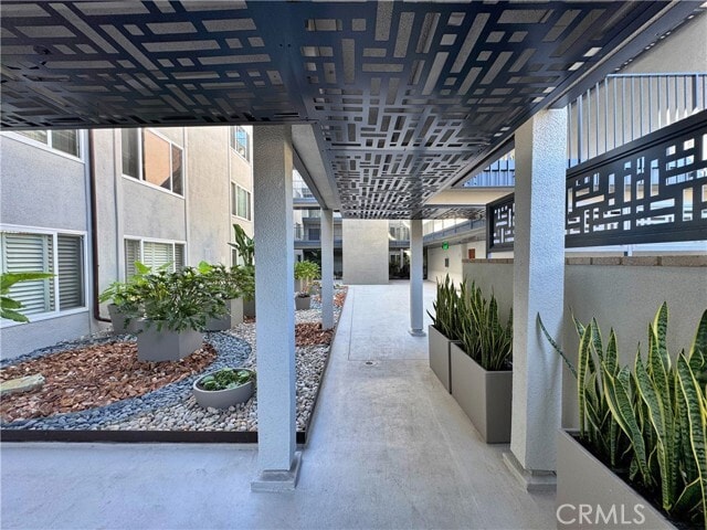 Building Photo - 230 S Catalina Ave