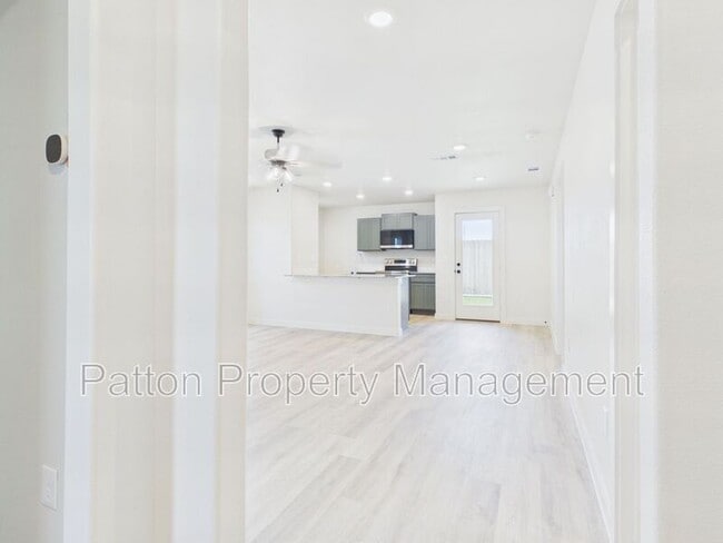 Building Photo - 2757 Paisley Rd