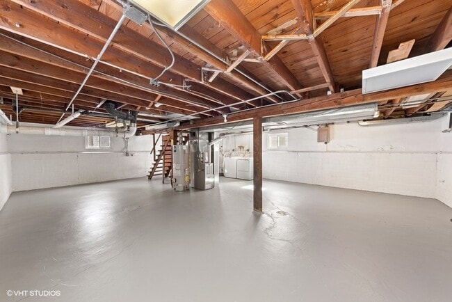 Building Photo - 133 S Vail Ave