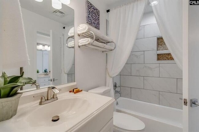 Building Photo - 8 Royalgate Dr