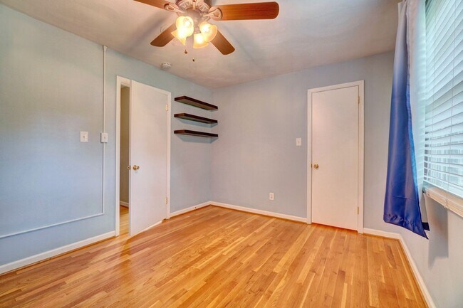 Building Photo - Fabulous 4-Bedroom Great Neck Home Ready 0...