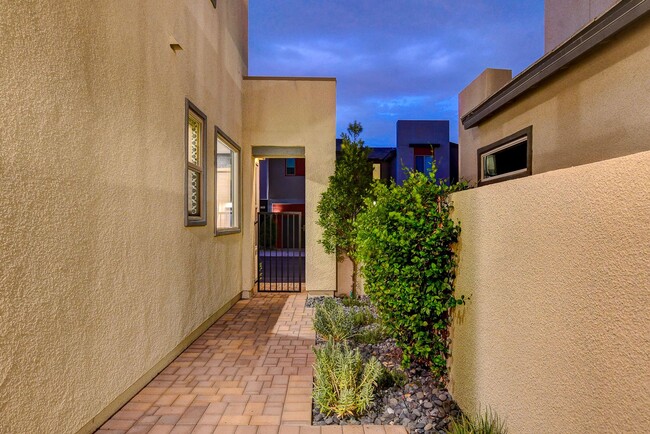 Building Photo - Luxury Fully Furnished Designer Home in Inspirada!