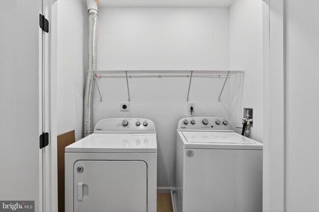 Building Photo - 2932 Yost Pl NE