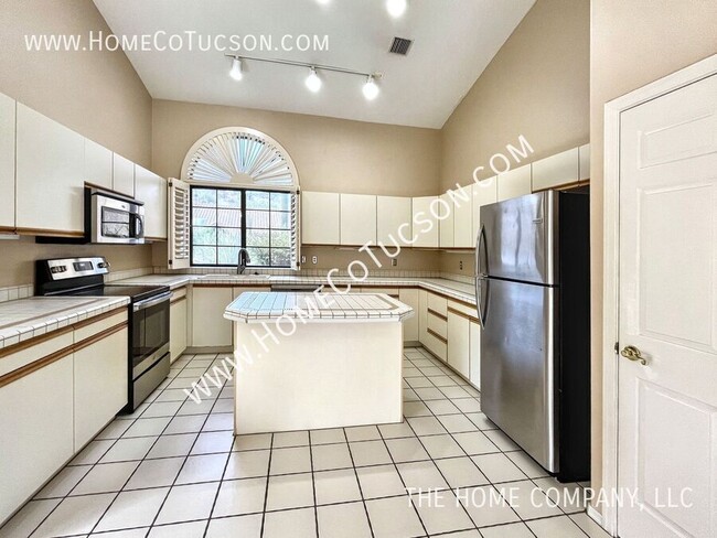 Building Photo - 1551 E Sonoran Desert Dr