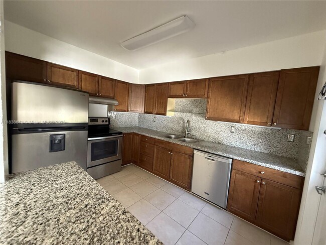 Building Photo - 705 NE 92nd St