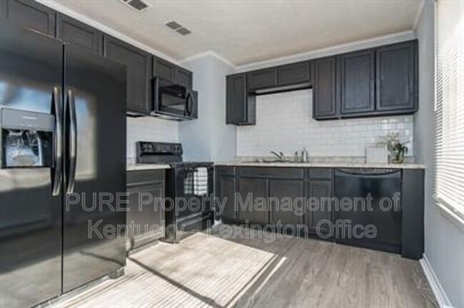 Building Photo - 304 Woodcross Pl