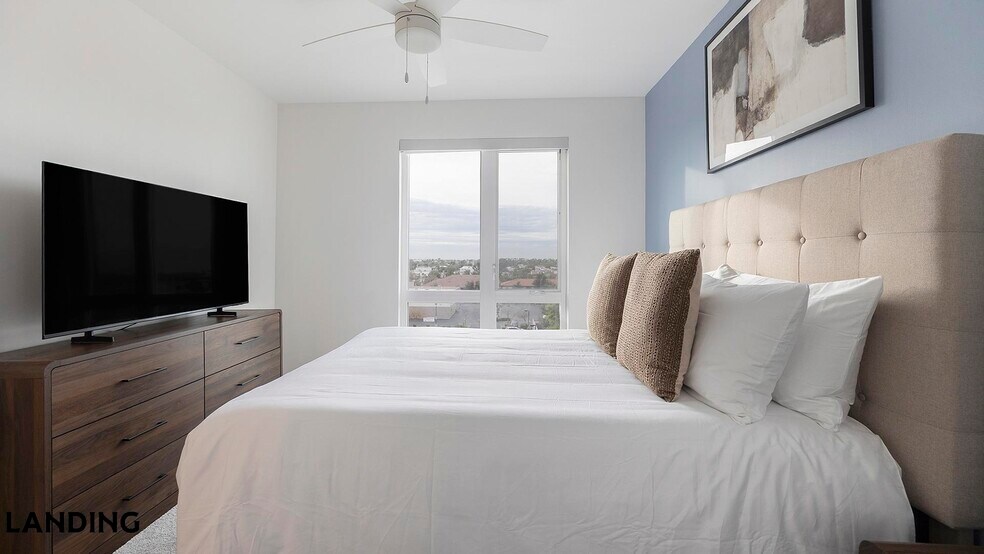 Building Photo - 707 S Farmer Ave