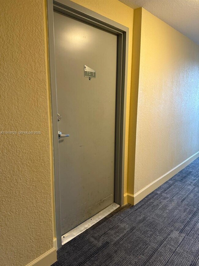 Building Photo - 36 NW 6th Ave