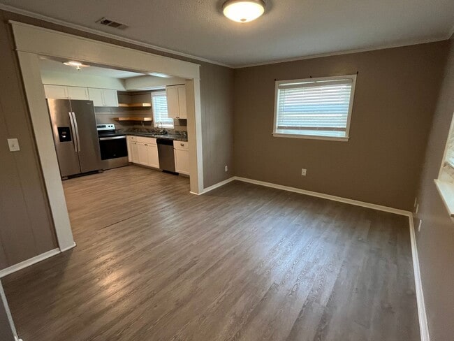 Building Photo - 204 N Frankfort Ave