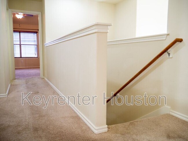 Building Photo - 47 Wickerdale Pl