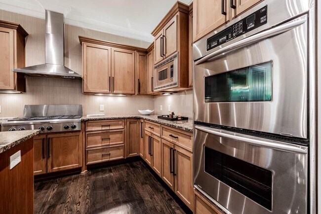 Building Photo - 470 Hamilton St SE