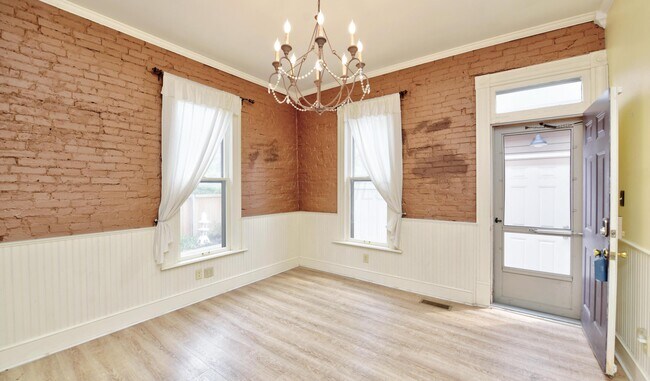 Building Photo - 952 Neil Ave