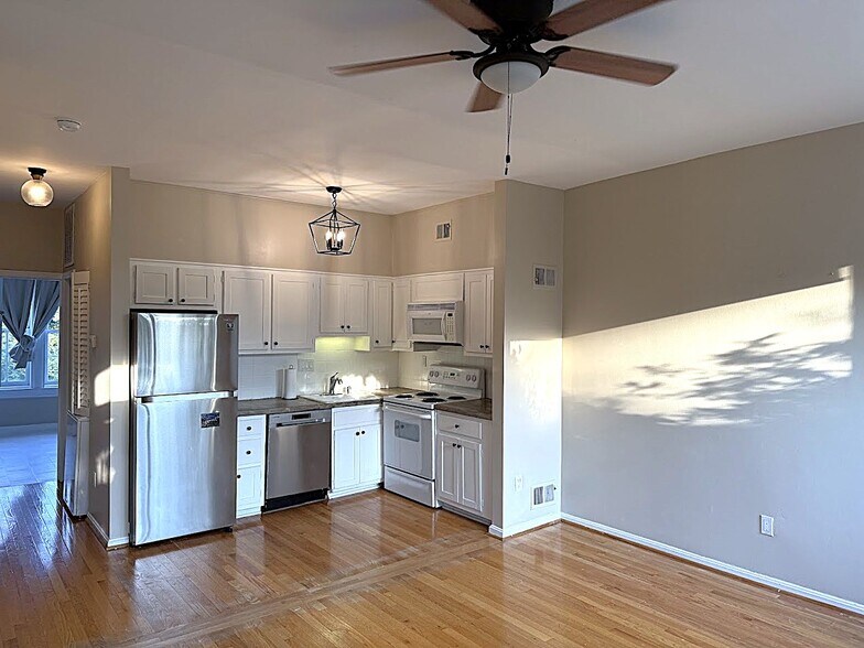 Primary Photo - 437 2nd St SE