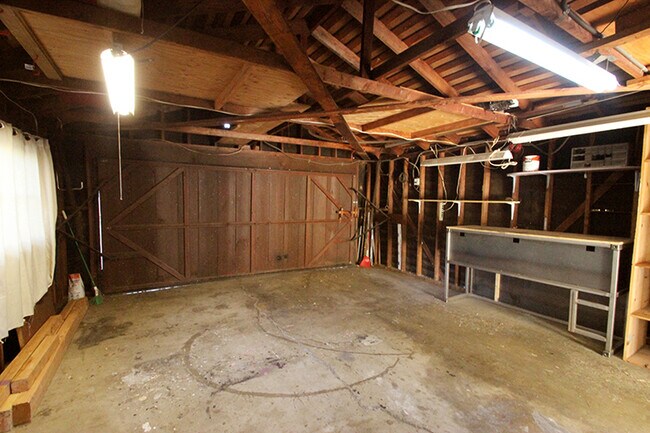 Building Photo - 12700 Kling St