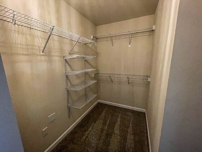 Building Photo - 3 Bed 2.5 Bath 2 Car Garage 1493sf Low maintenance yards. Prime Location.