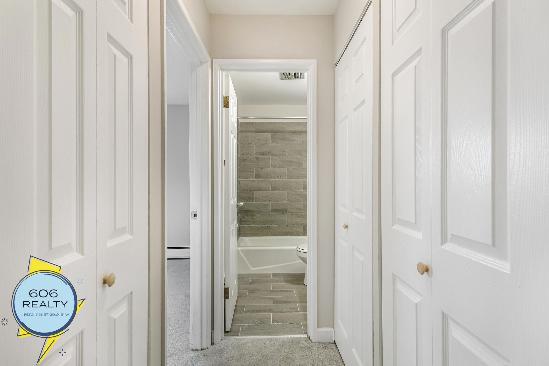 Building Photo - 3001 N Thatcher Ave