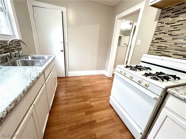 Building Photo - 1174 Tampa Ave