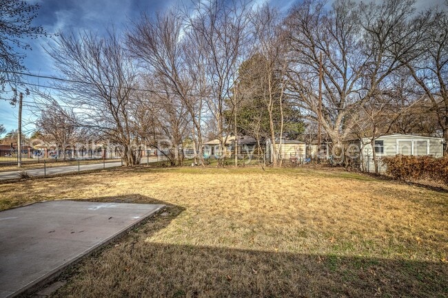 Building Photo - FOR LEASE | Brookside | $1300 Rent + $1300...