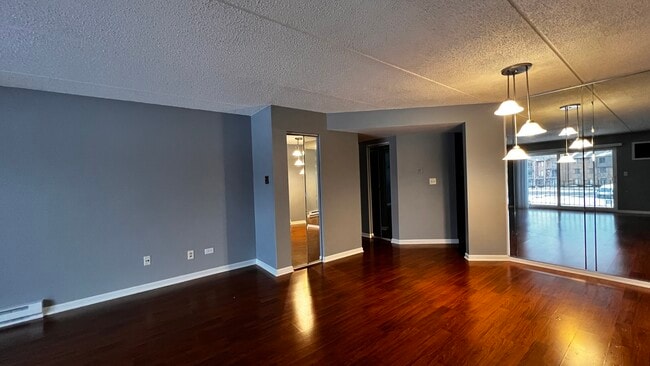 Building Photo - 720 N Briar Hill Ln