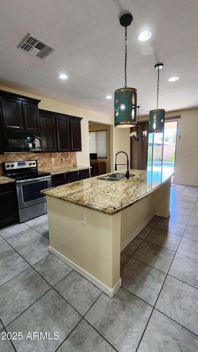 Building Photo - 21341 N Liles Ln