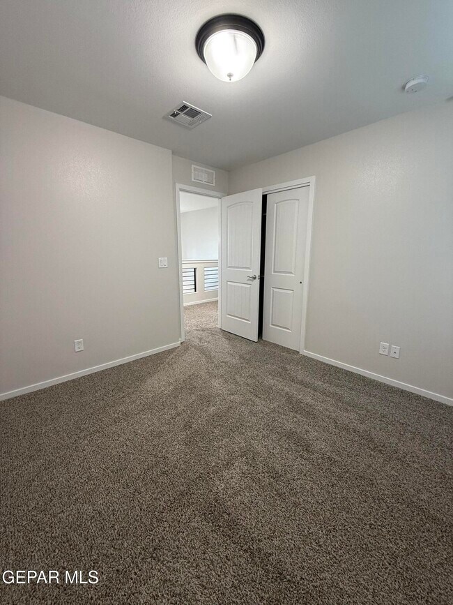 Building Photo - 1099 Sky River St