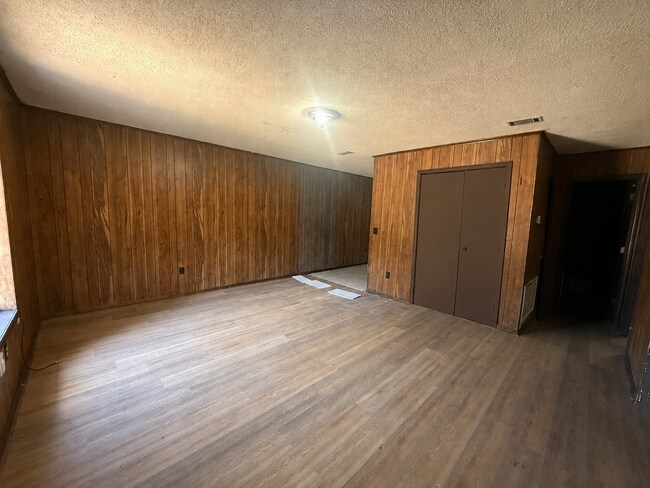 Building Photo - 352 N Allis St