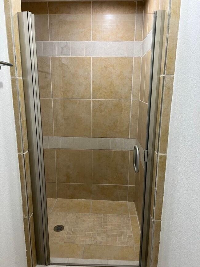 Building Photo - Beautiful 3 bedroom 2 bath house in Eugene!  $500 OFF YOUR FIRST MONTH'S RENT!