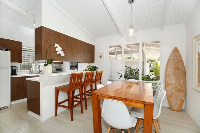 Building Photo - 735 Kapulena Loop