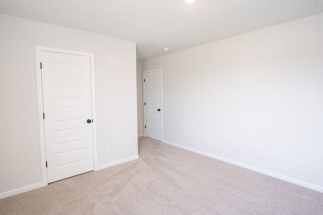 Building Photo - 142 Geranium Wy