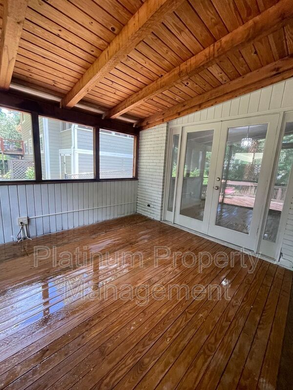 Building Photo - 3828 Donaldson Dr