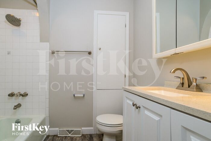 Building Photo - 7305 NW 76 Pl