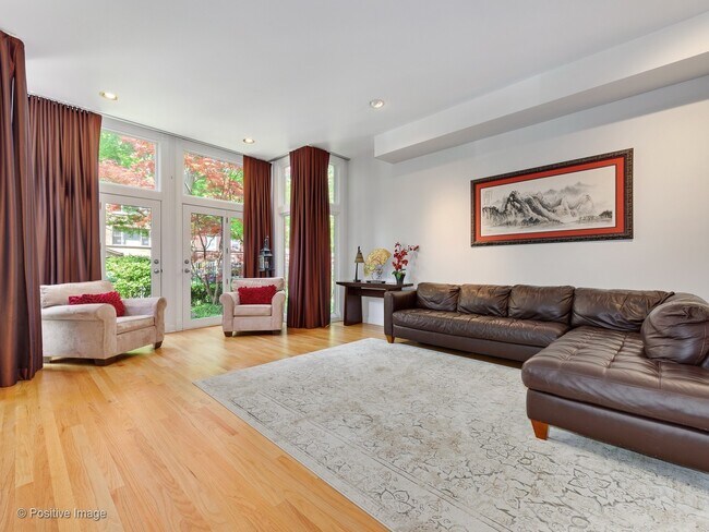Building Photo - Rarely available single family home for rent in the Southport Corridor!