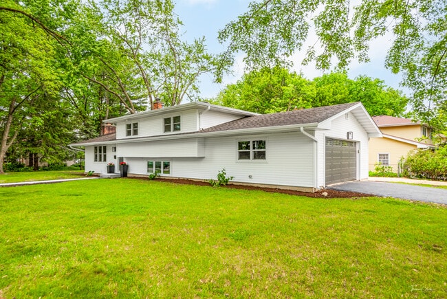 Primary Photo - 116 Waxwing Ave