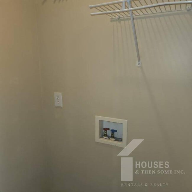 Building Photo - 108 Forrest Dr