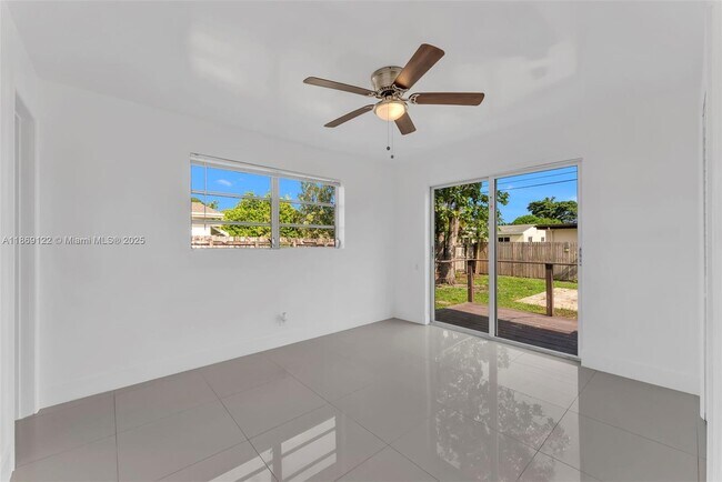 Building Photo - 1131 SW 32nd Ct