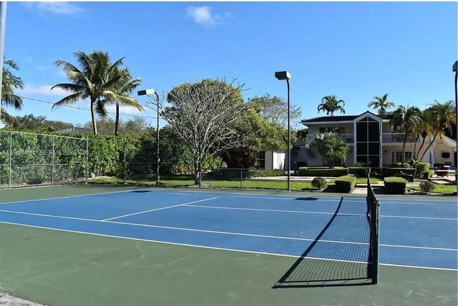 Building Photo - 7550 SW 82nd Ct