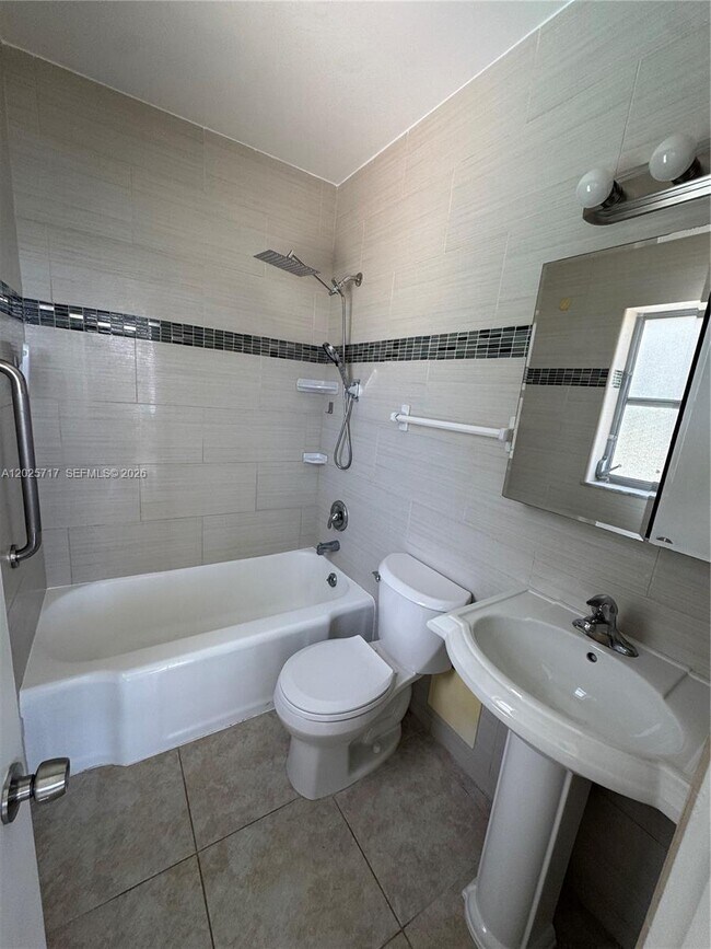 Building Photo - 10281 E Bay Harbor Dr