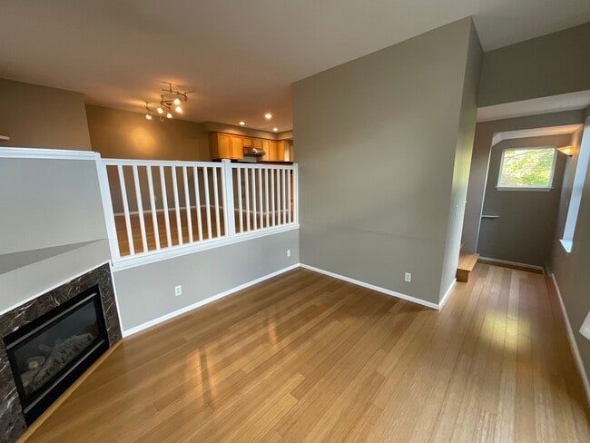 Building Photo - MAGNOLIA 3 BED, 1.5 BATH TOWNHOME FOR RENT AVAILABLE NOW!