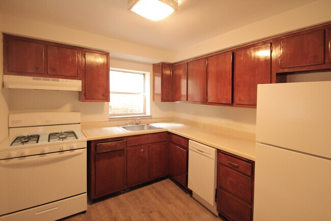 Building Photo - 410 South Ave