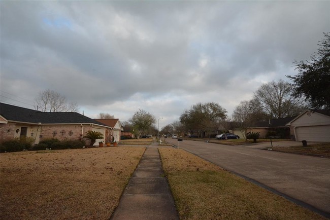 Building Photo - 2818 Chimneystone Cir