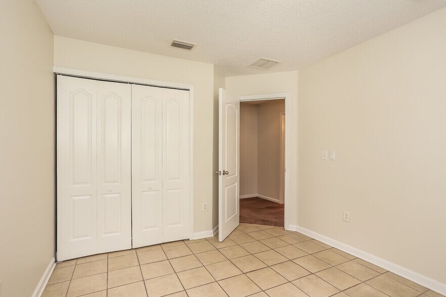 Building Photo - 11390 Emma Oaks Ln