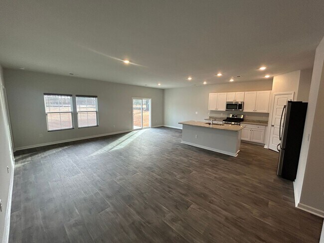 Building Photo - Field View 4BD/ 2BA