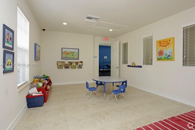 Building Photo - 218 SW 6th Pl